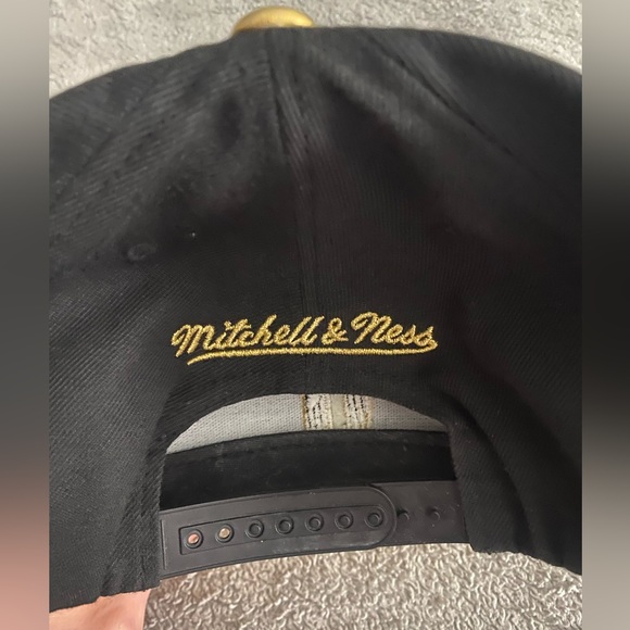 Houston Rockets SnapBack (Official Mitchell & Ness) - Picture 6 of 8